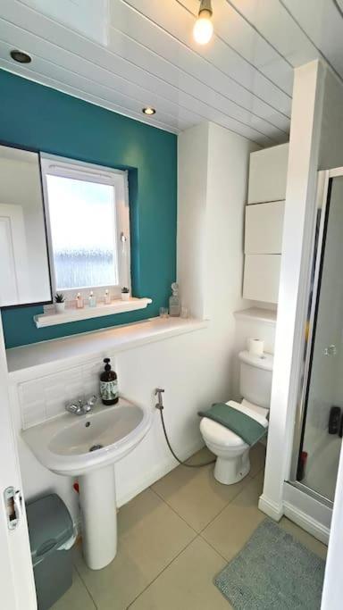 La Casita, Your Home Away From Home - Free Parking Глазго Экстерьер фото