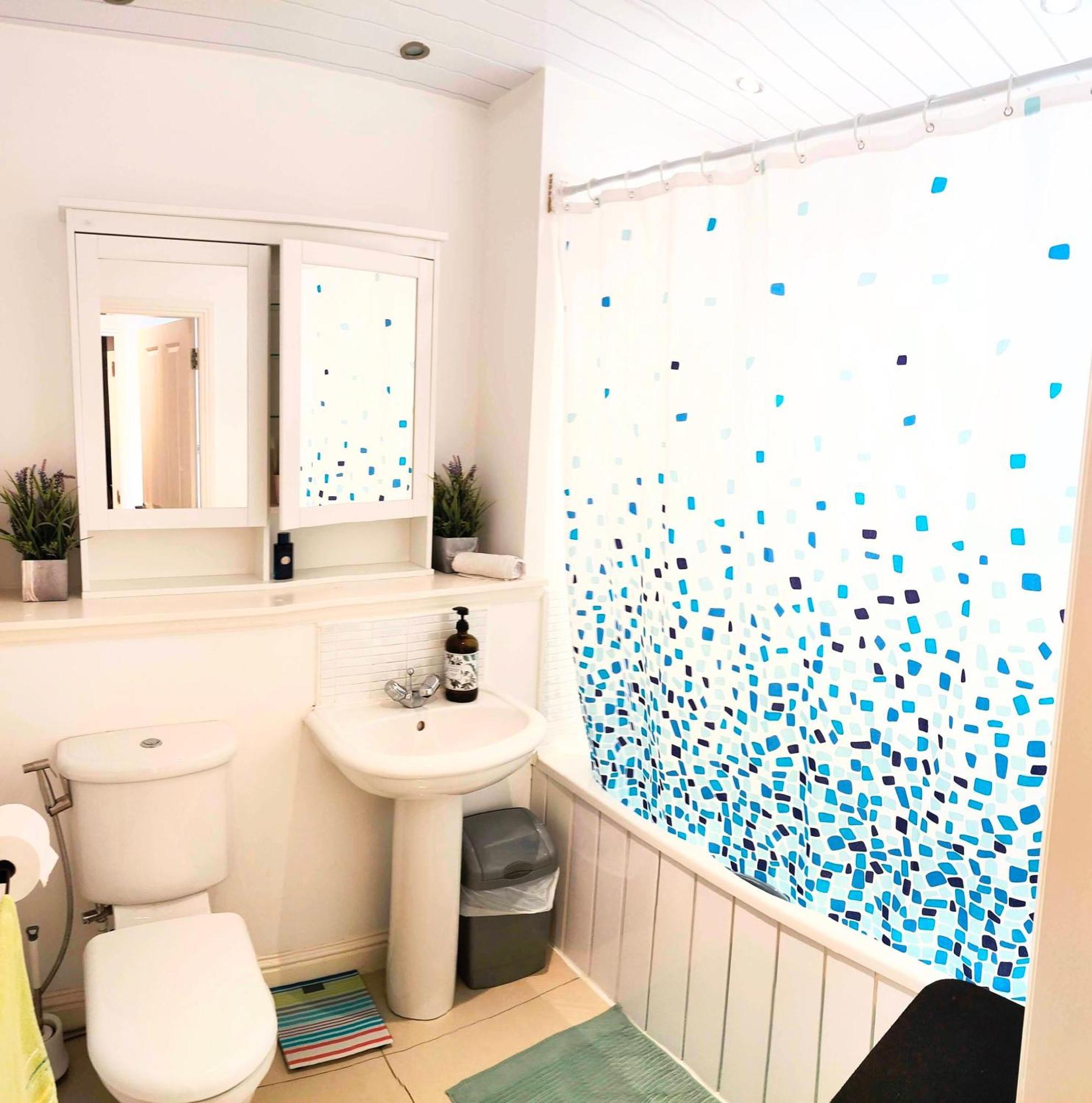 La Casita, Your Home Away From Home - Free Parking Глазго Экстерьер фото